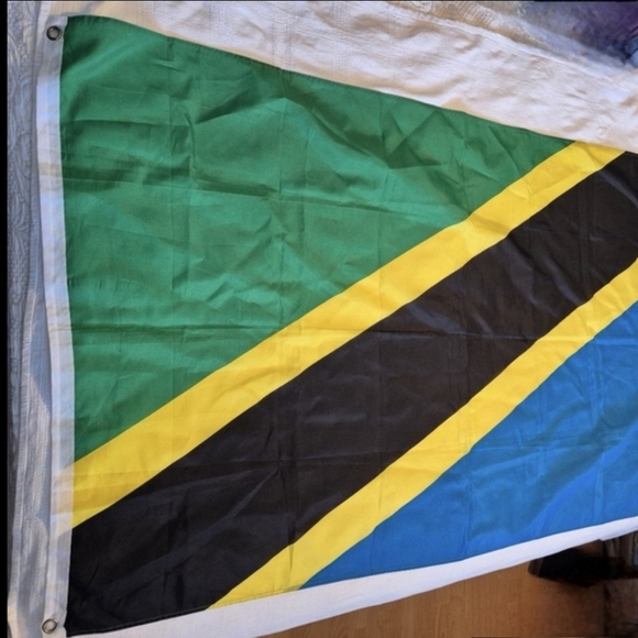Flag of Tanzania with grommets 35 1/2" x 60 1/2 EUC - Picture 4 of 4